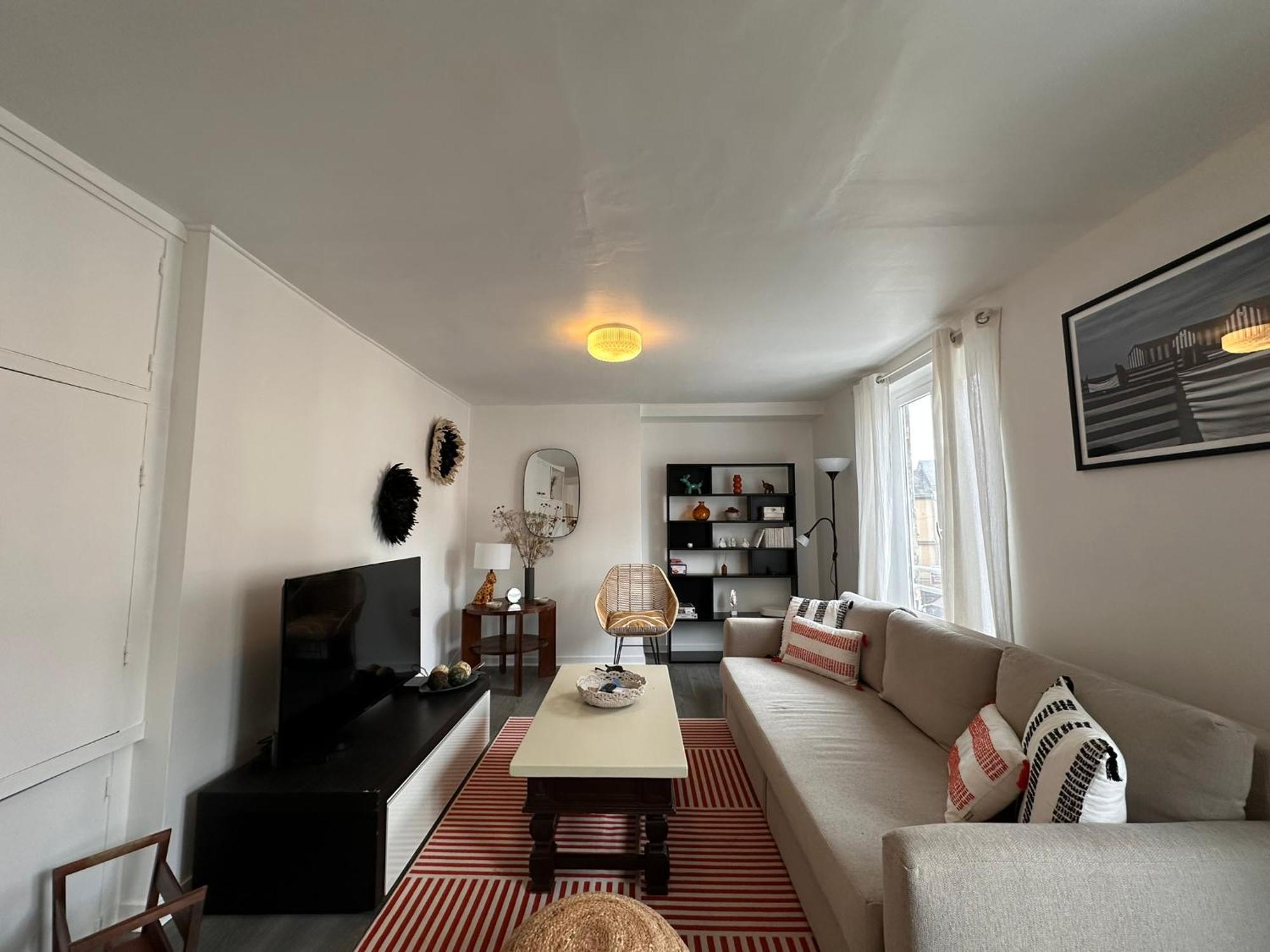 Large In Center Apartment *
