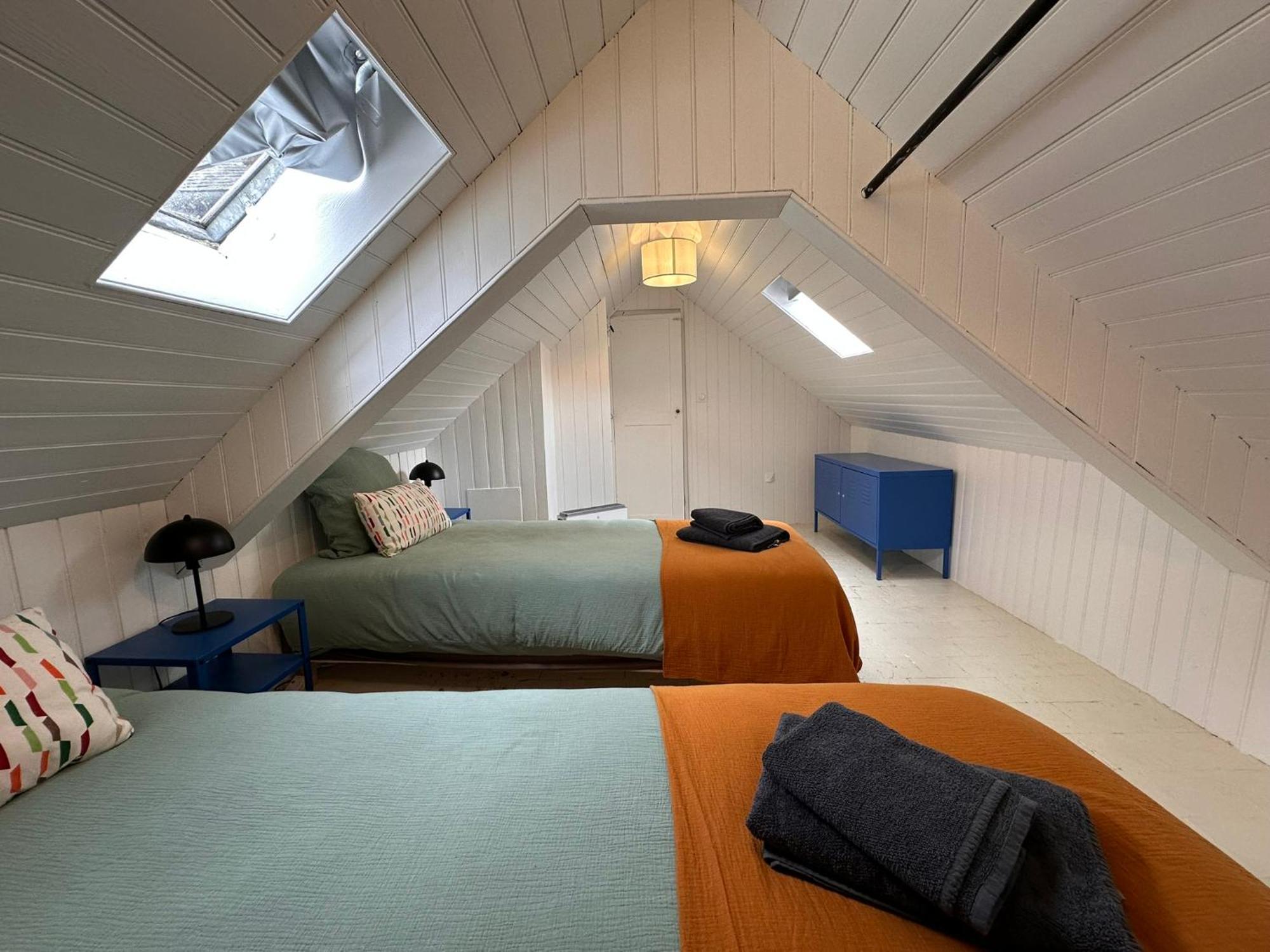 Large In Center Apartment Honfleur